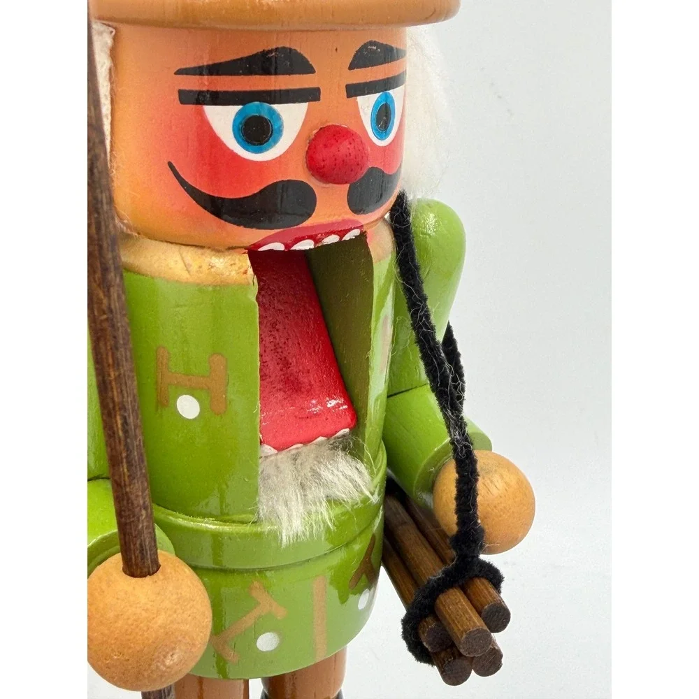 Vintage Wooden Hunter Woodsman Nutcracker 9